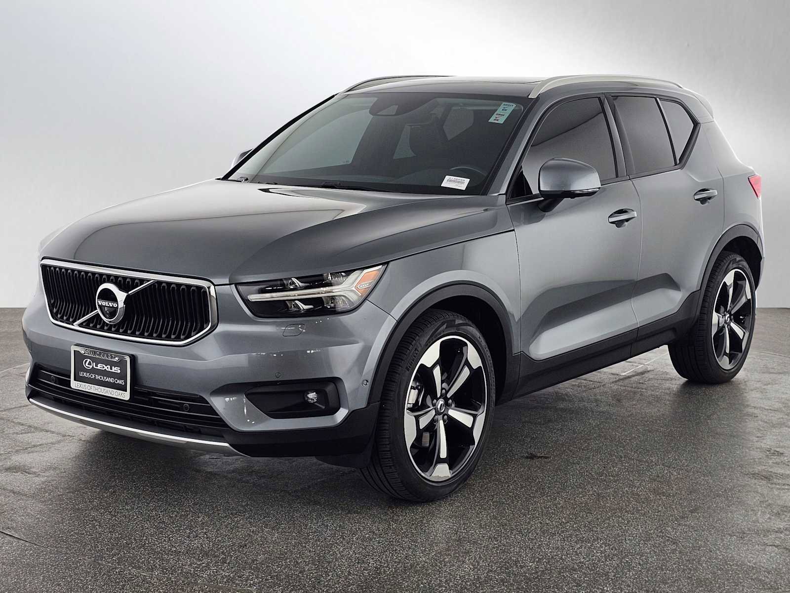 Used 2019 Volvo XC40 T5 Momentum image 7