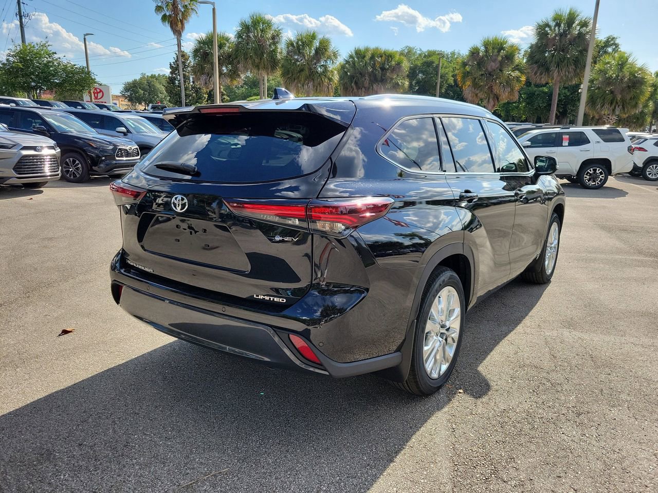 New 2026 Toyota Highlander Limited AWD/4WD image 3