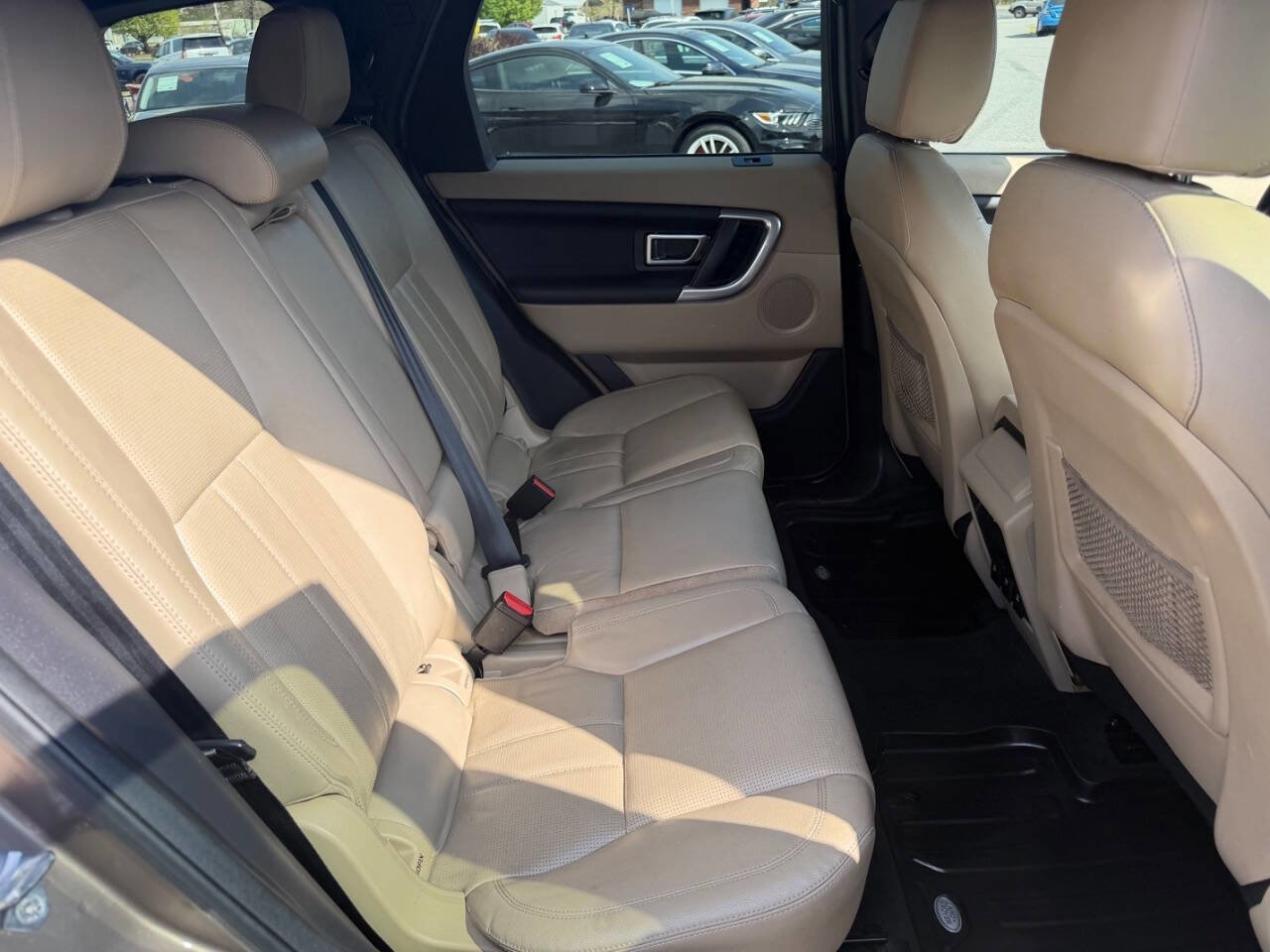 Used 2016 Land Rover Discovery Sport HSE image 19