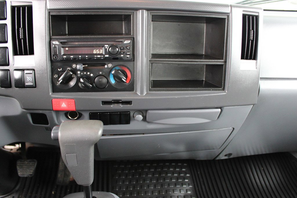 Used 2019 Isuzu NPR image 22