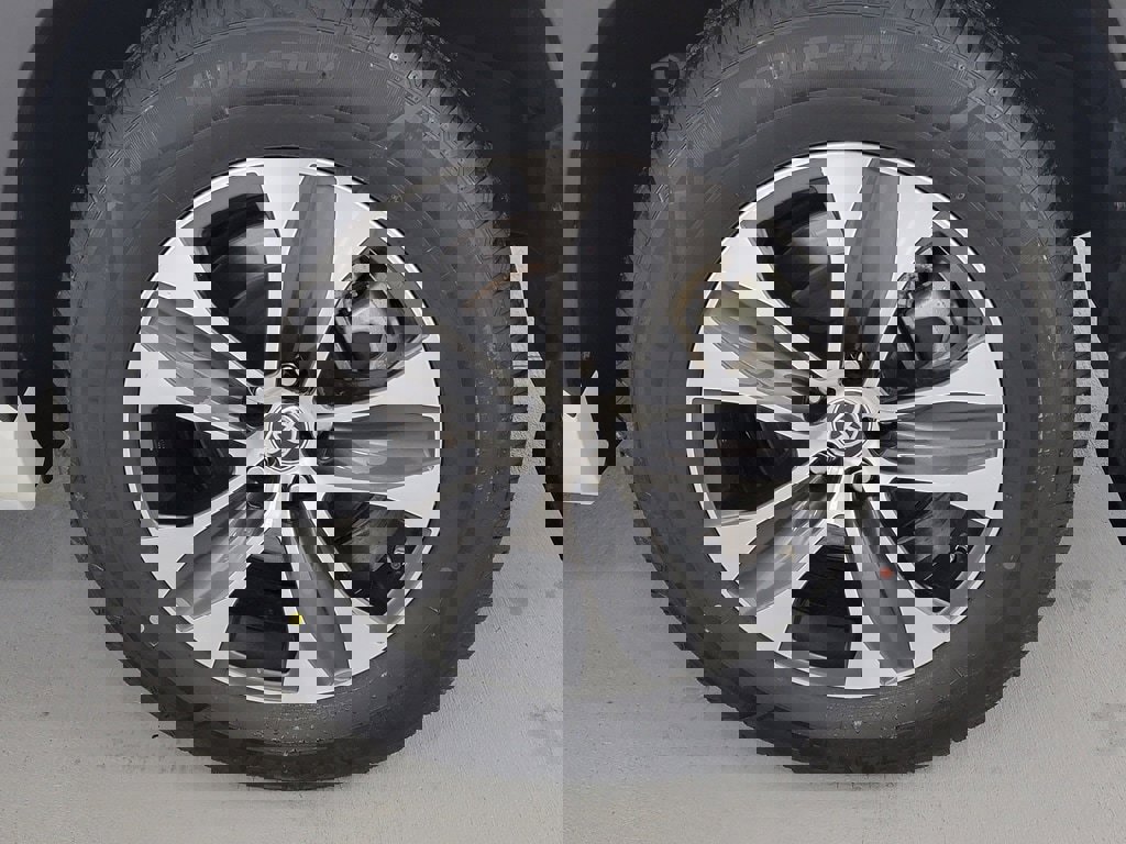 Certified 2025 Toyota Highlander XLE image 11