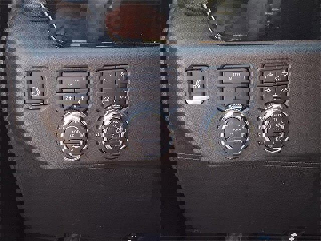 Used 2025 GMC Sierra 1500 SLT image 10