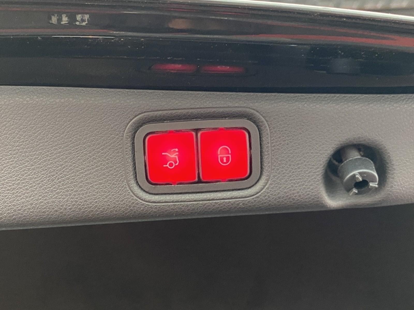 Used 2019 Mercedes-Benz E 450 4MATIC Sedan w/ Premium Package image 17