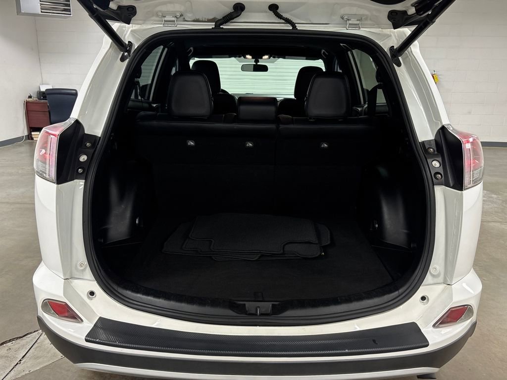Used 2016 Toyota RAV4 SE image 17