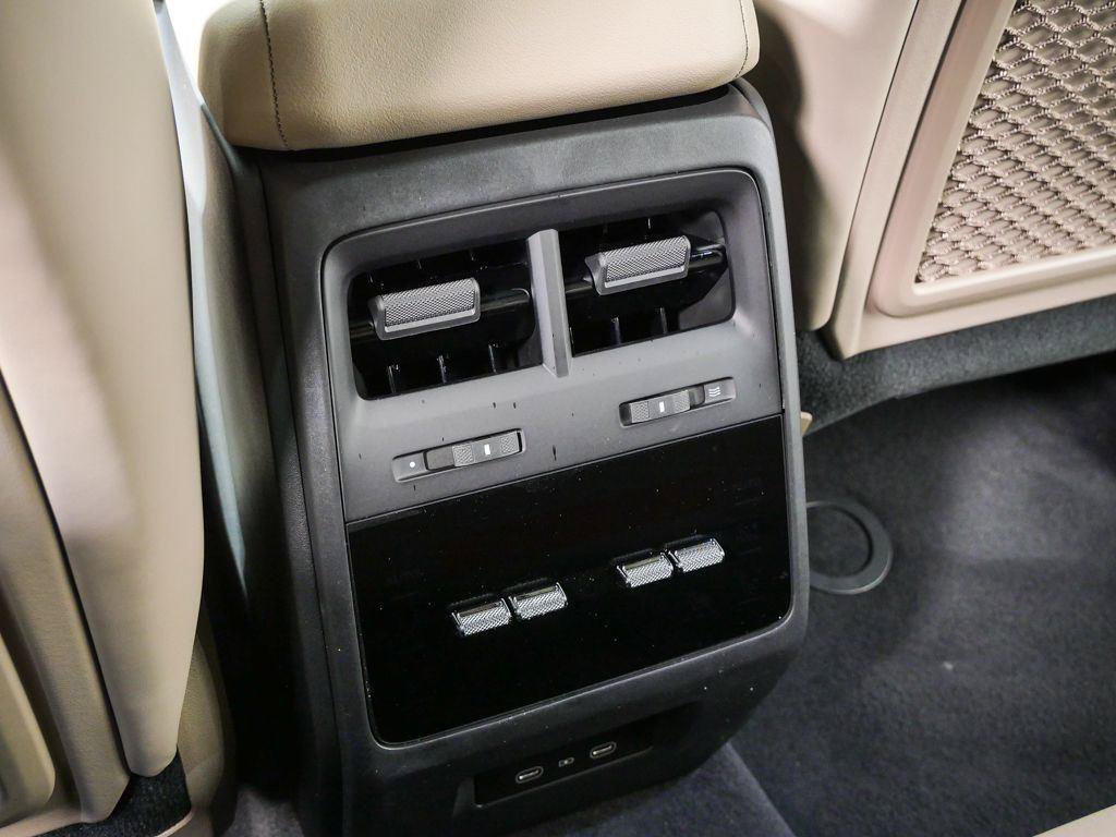 New 2026 Porsche Macan Electric RWD image 21