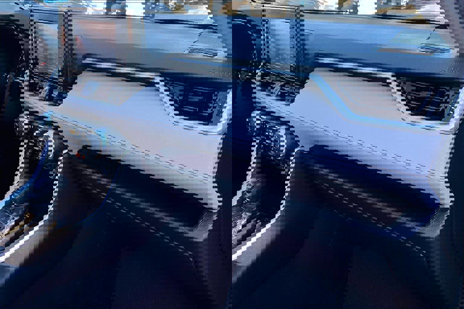 Used 2020 Toyota RAV4 XLE w/ Convenience Package AWD/4WD image 18