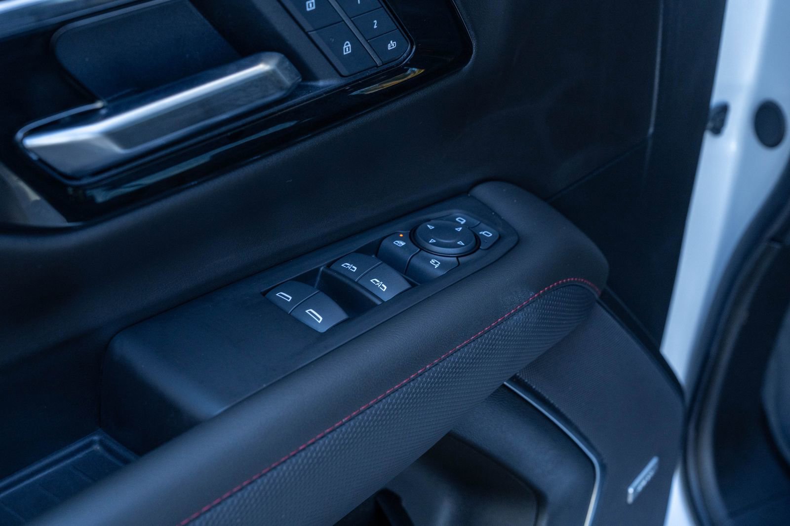 Used 2025 Chevrolet Tahoe RST w/ Comfort Package image 17