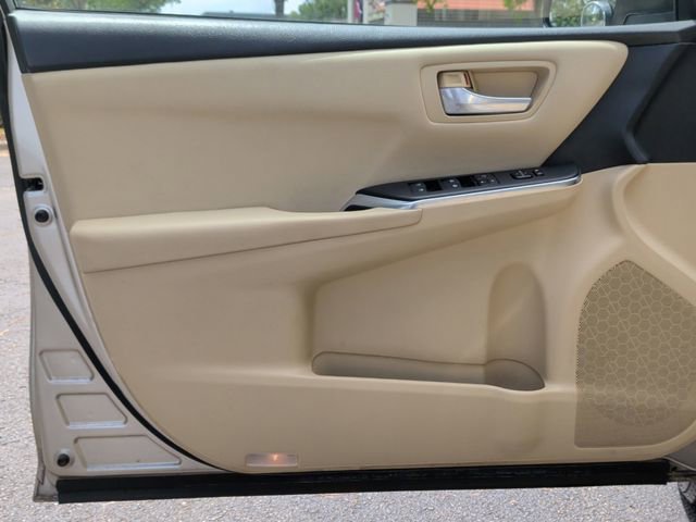 Used 2016 Toyota Camry LE w/ Moonroof Package FWD image 12