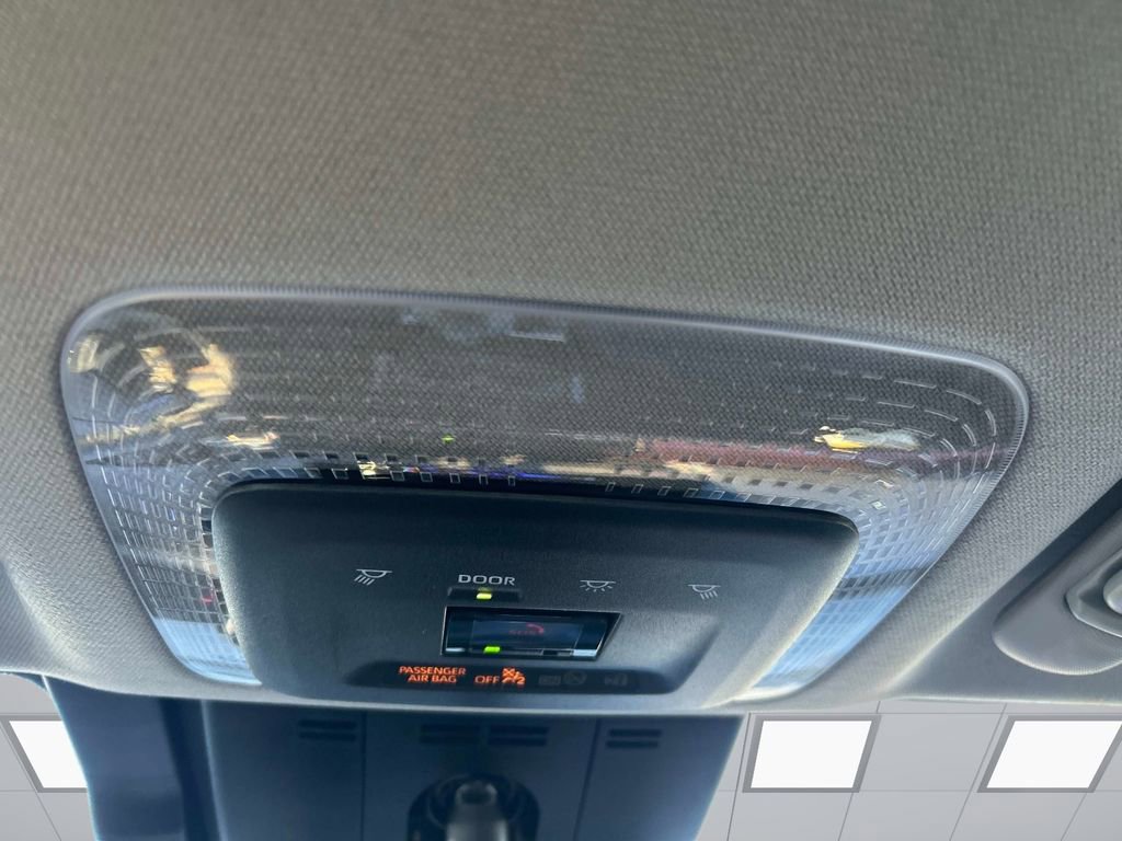 Used 2025 Toyota Prius Plug-In Hybrid image 31