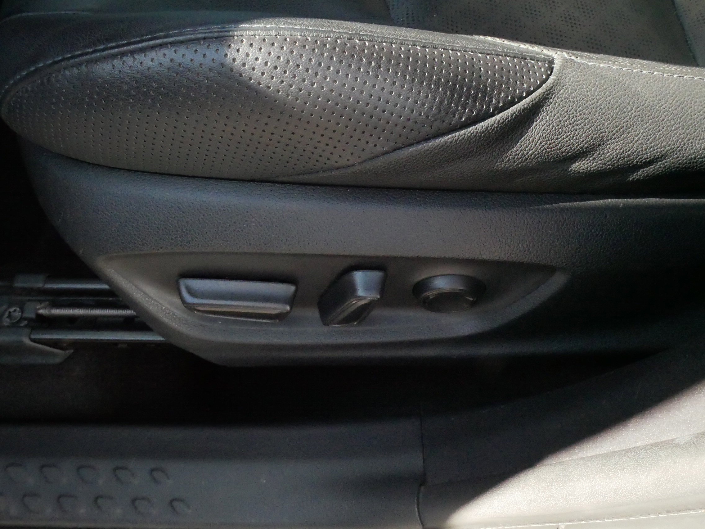 Certified 2020 Toyota C-HR Limited FWD image 20