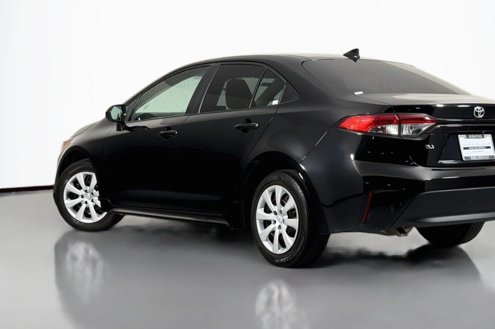 Used 2025 Toyota Corolla LE FWD image 14