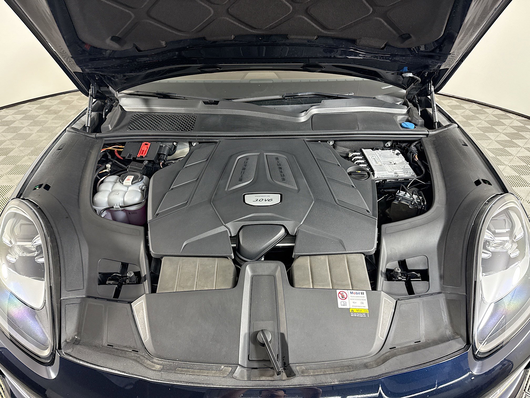 Used 2023 Porsche Cayenne image 38