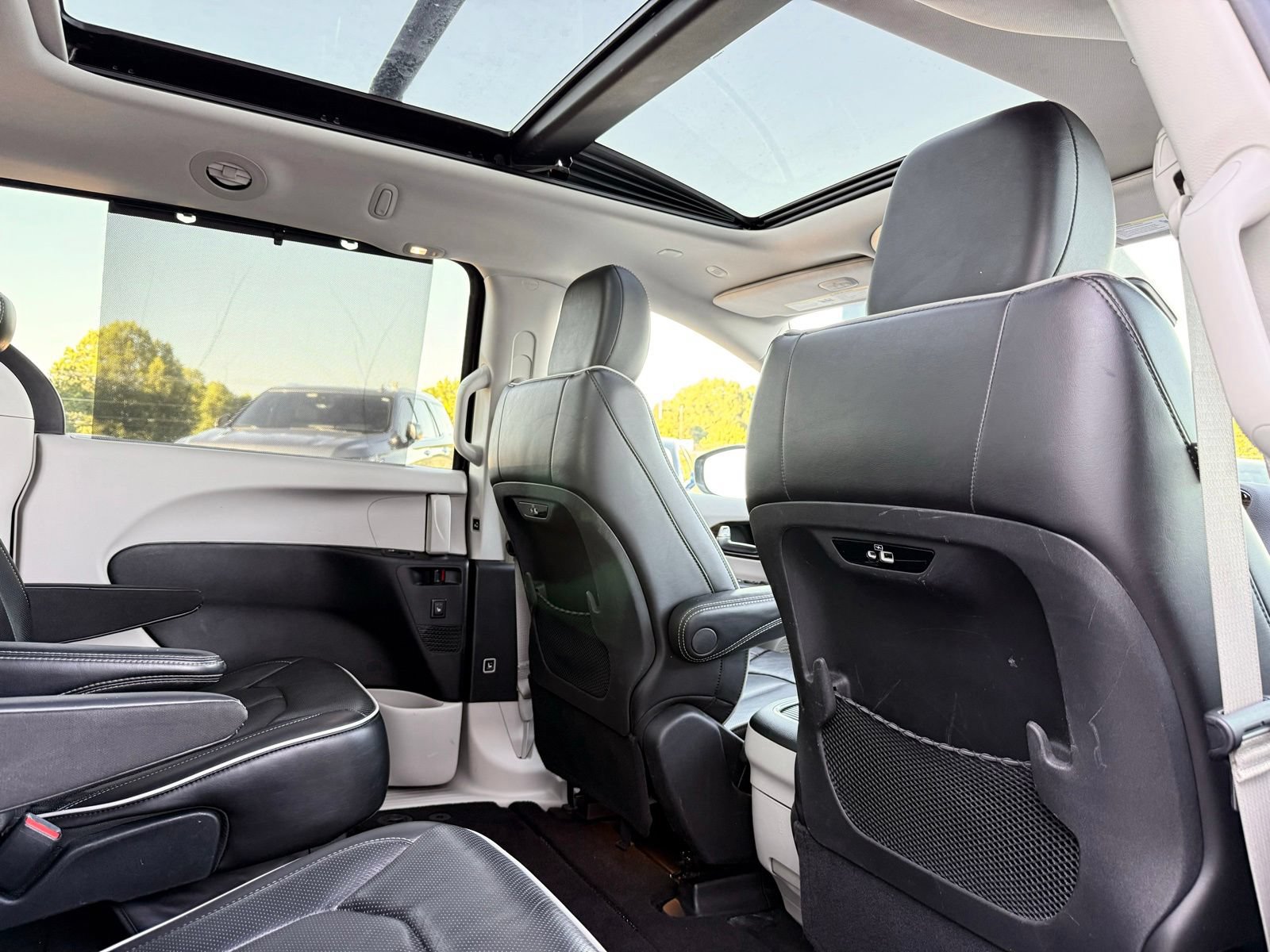 Used 2022 Chrysler Pacifica Limited FWD image 26