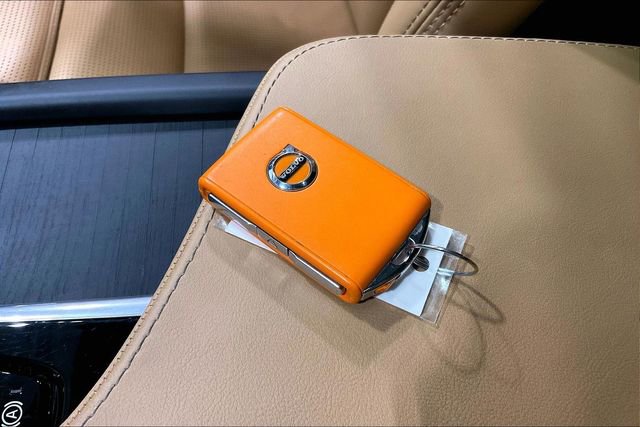 Certified 2024 Volvo XC90 B6 Ultimate w/ Protection Package Premier image 14