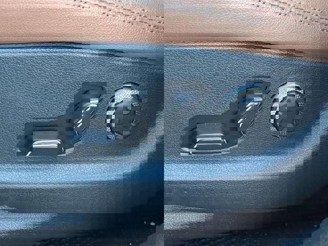 Used 2026 Genesis GV70 2.5T Advanced image 18