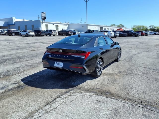 Used 2025 Hyundai Elantra SEL FWD image 18