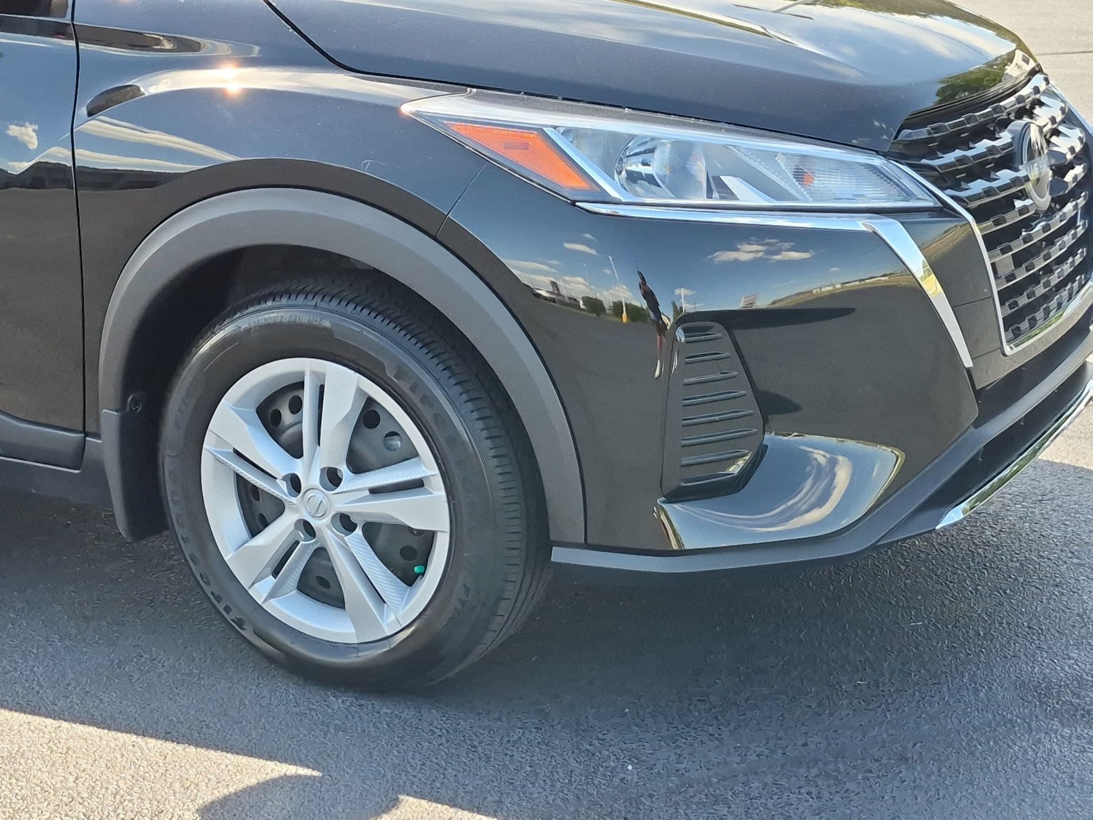 Used 2025 Nissan Kicks Play S FWD image 9