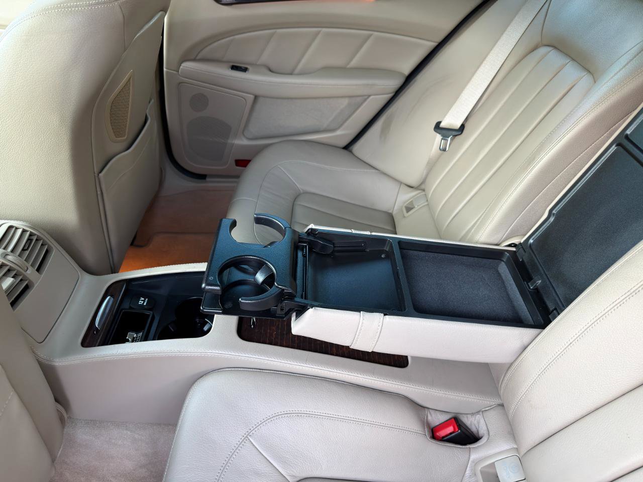 Used 2013 Mercedes-Benz CLS 550 4MATIC w/ Premium I Pkg image 22