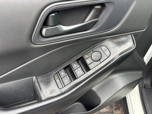 Used 2024 Nissan Rogue S FWD image 14