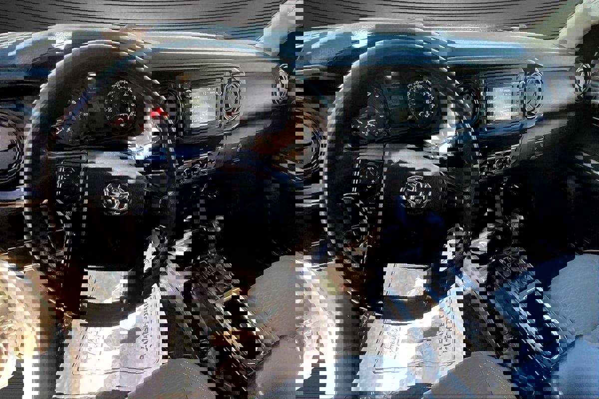 Used 2016 Toyota Tacoma SR image 7