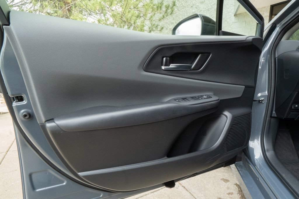 Used 2024 Toyota Prius XLE AWD/4WD image 7