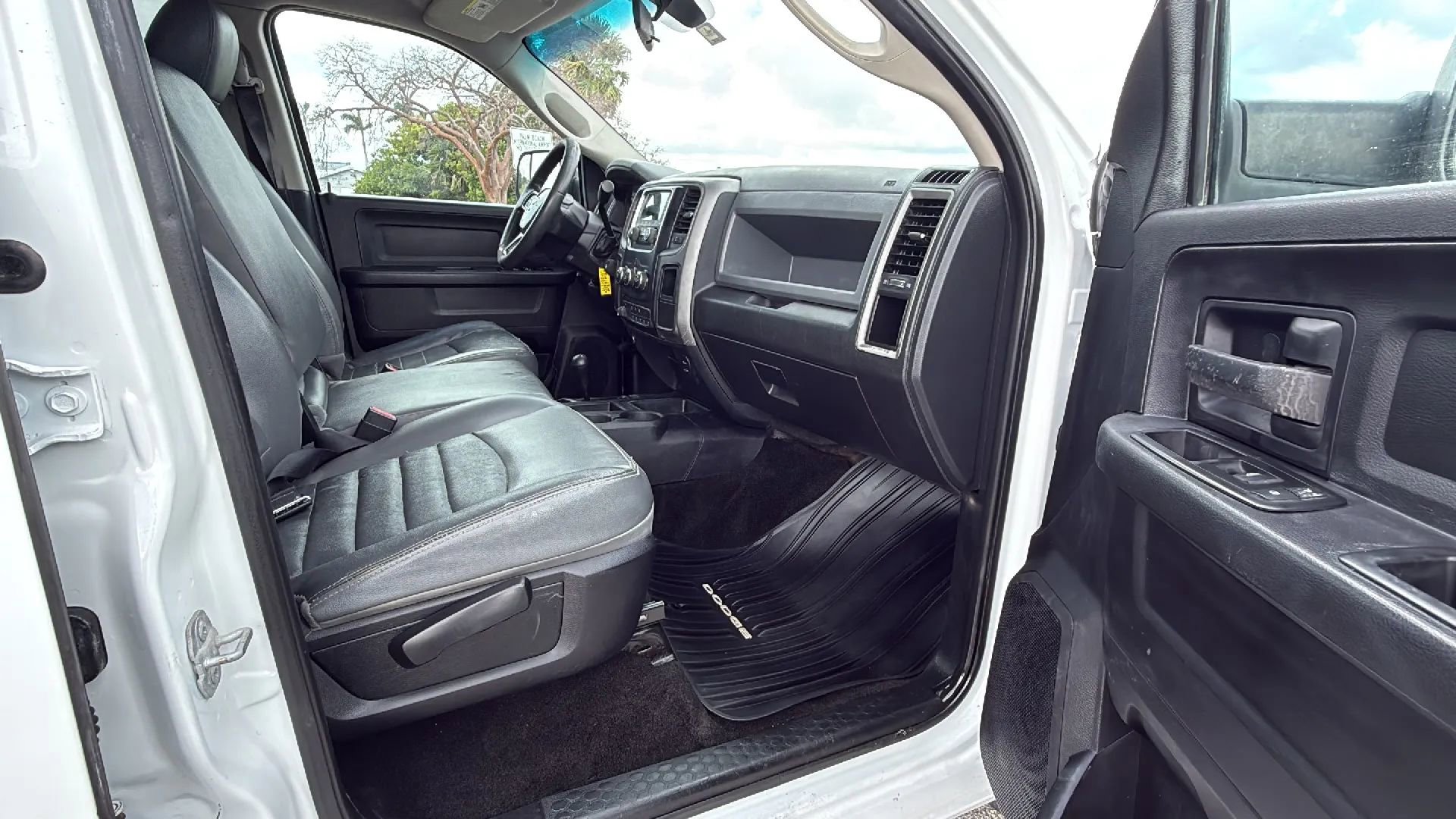 Used 2018 RAM 4500 Tradesman w/ Chrome Appearance Group image 15