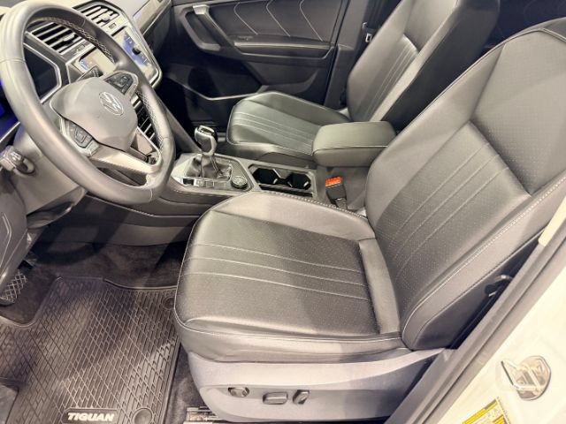 Used 2024 Volkswagen Tiguan SE AWD/4WD image 24