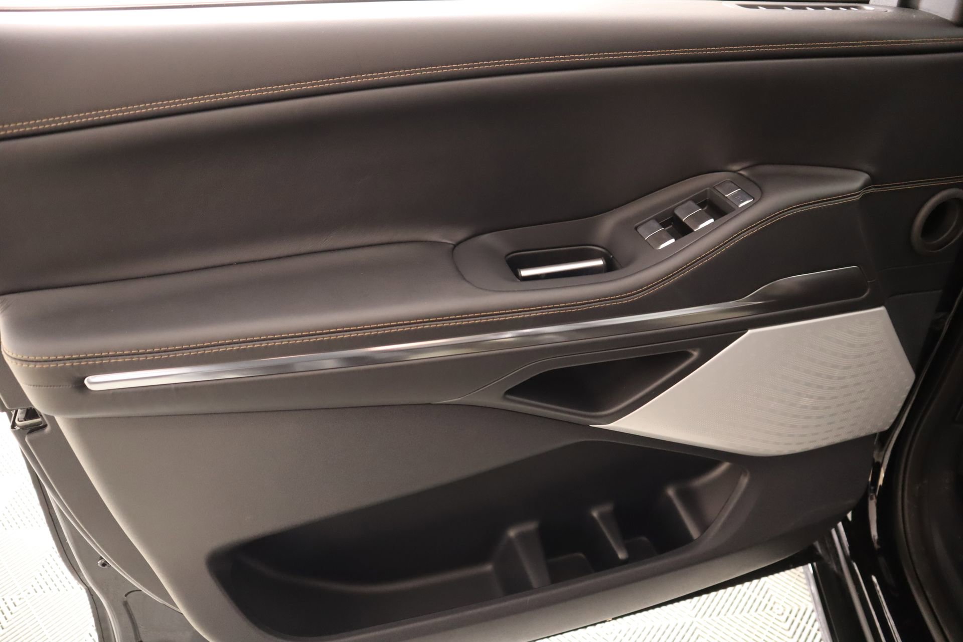 New 2026 Lincoln Navigator L Black Label AWD/4WD image 17