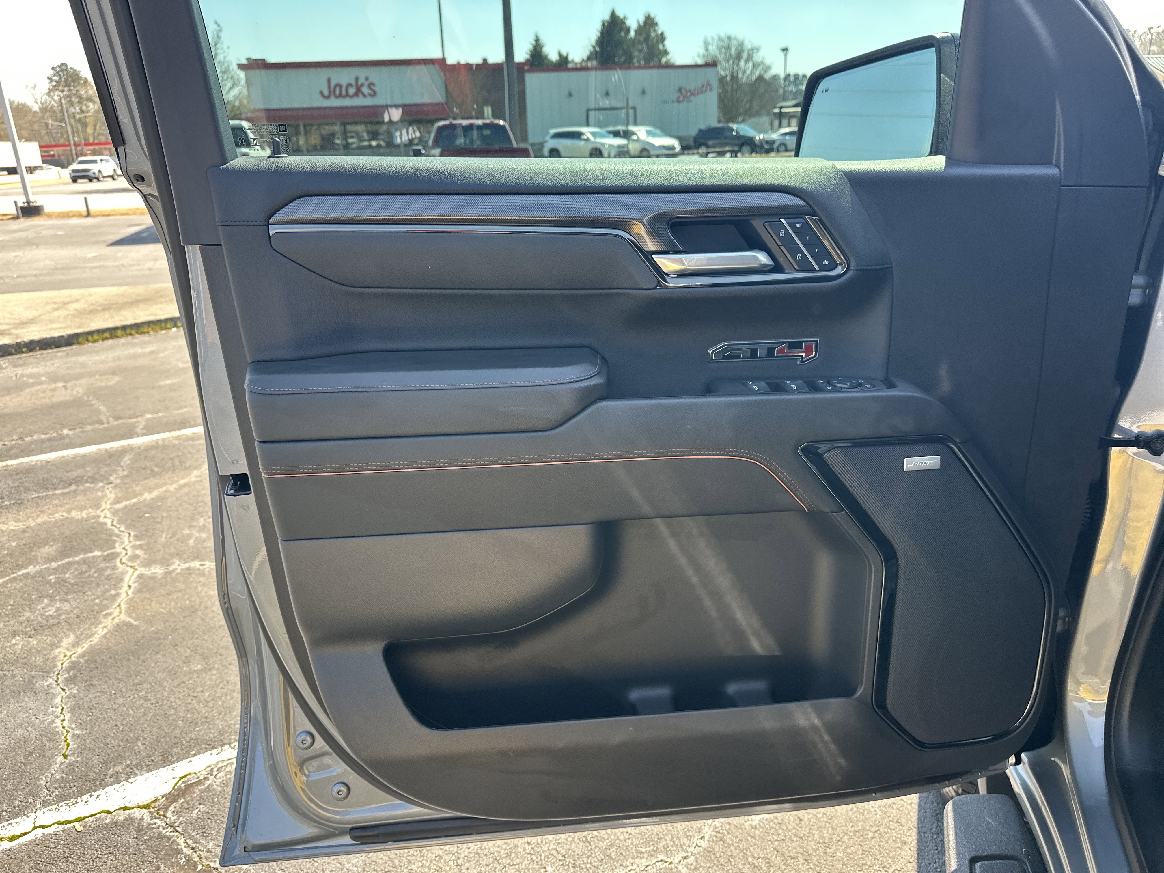 Used 2025 GMC Sierra 1500 AT4 w/ AT4 Premium Package image 11