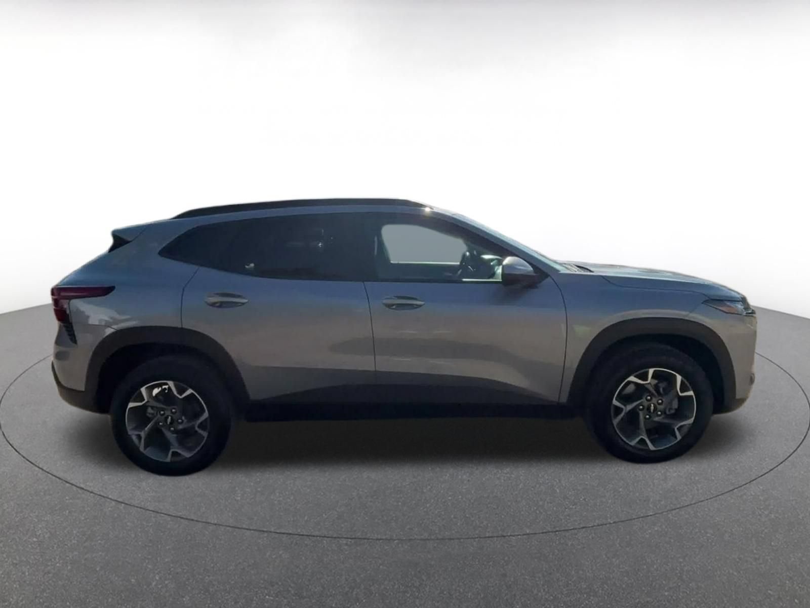 Used 2025 Chevrolet Trax LT FWD image 15