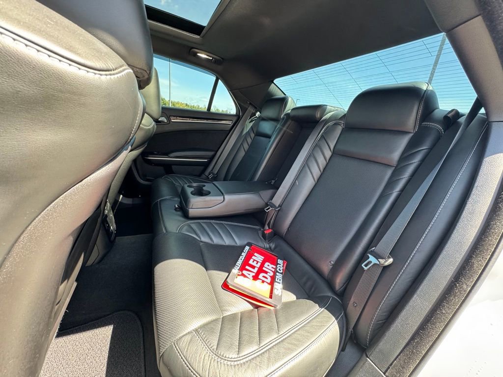 Used 2023 Chrysler 300 C image 19