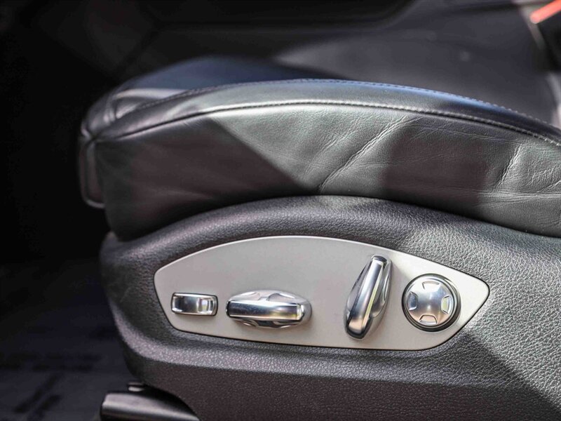 Used 2023 Porsche Macan w/ Premium Package Plus AWD/4WD image 29