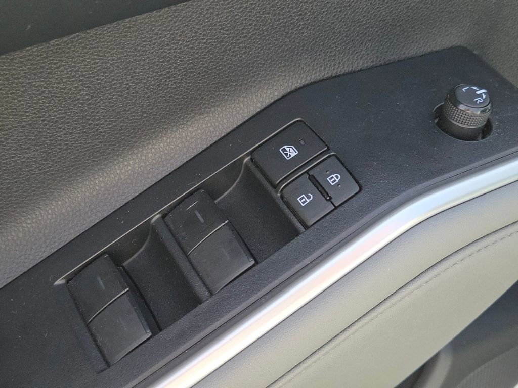 Used 2023 Toyota Highlander L image 27