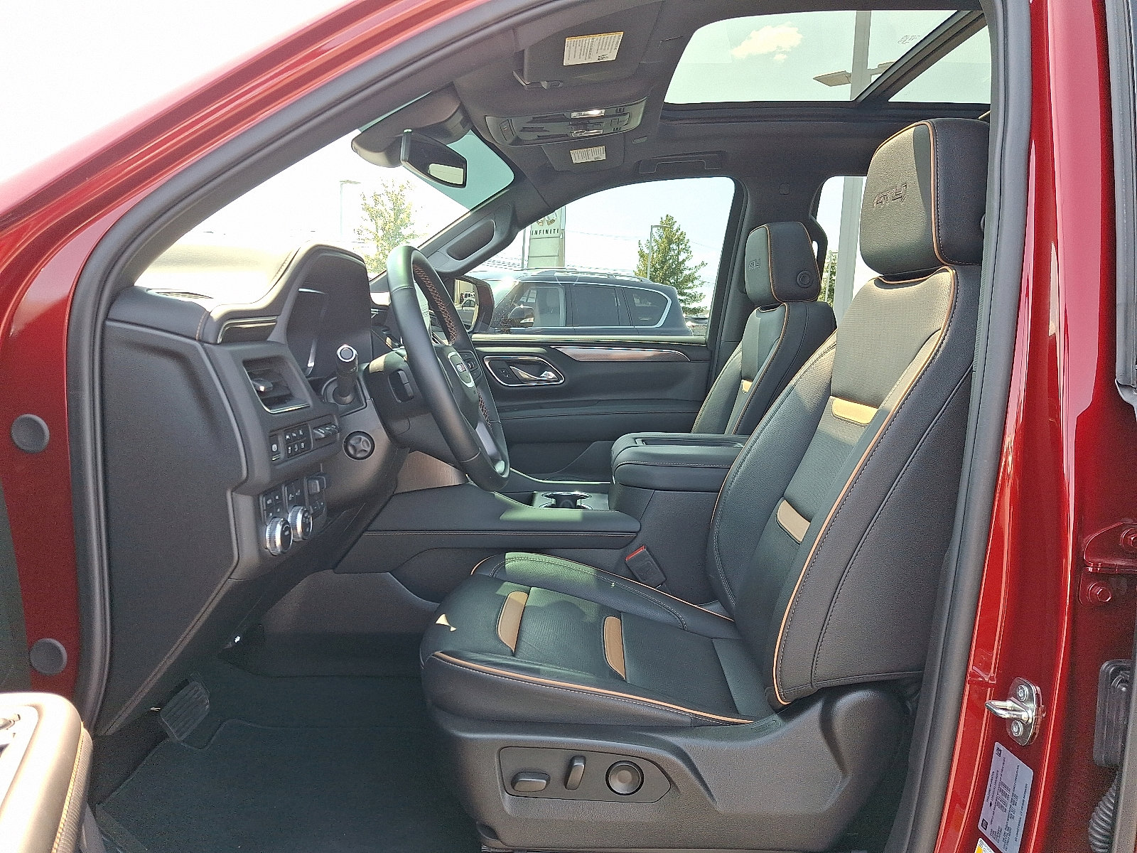Used 2024 GMC Yukon AT4 w/ Technology Package image 14