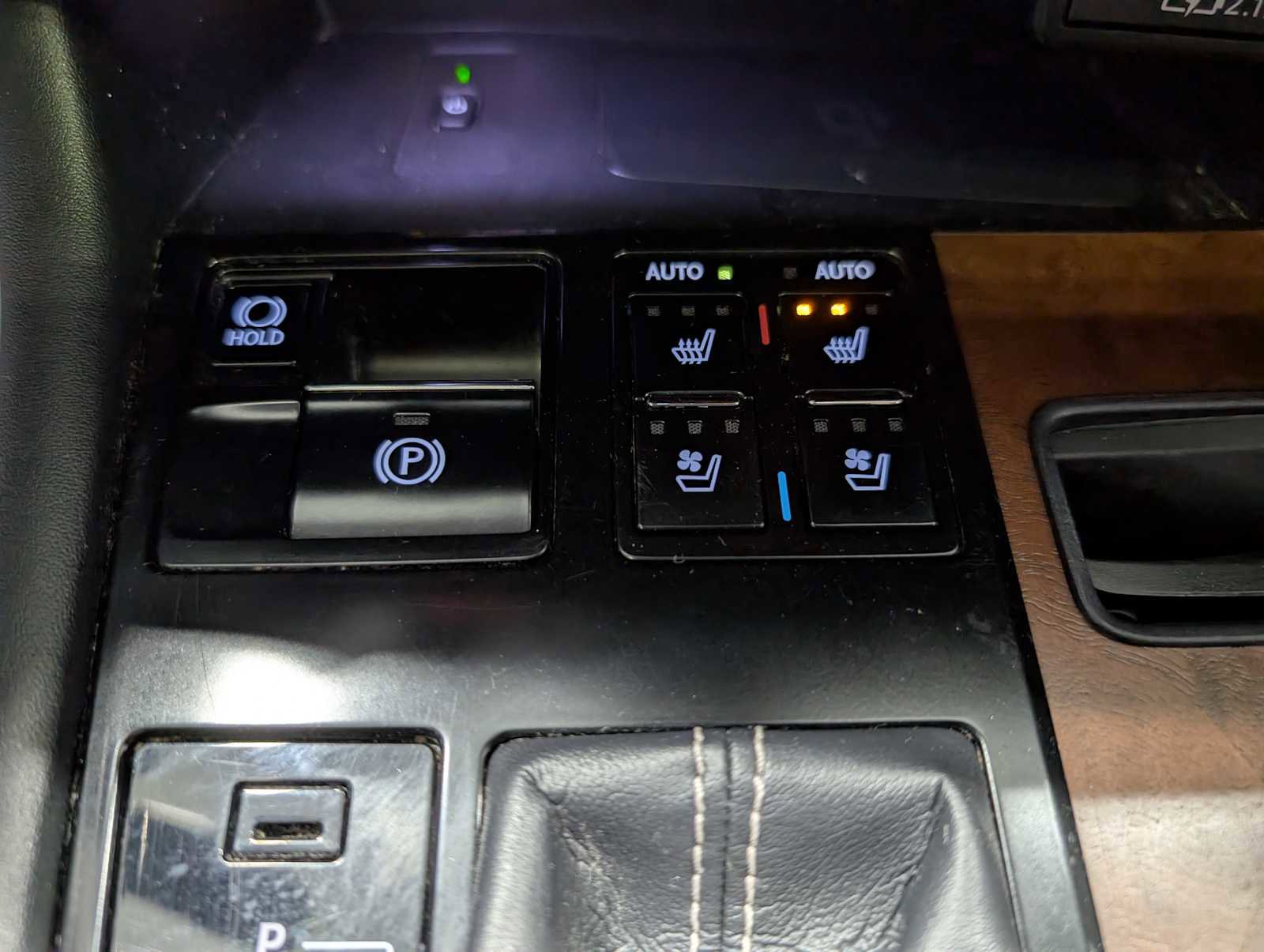 Used 2022 Lexus RX 350L Premium w/ Premium Package image 32