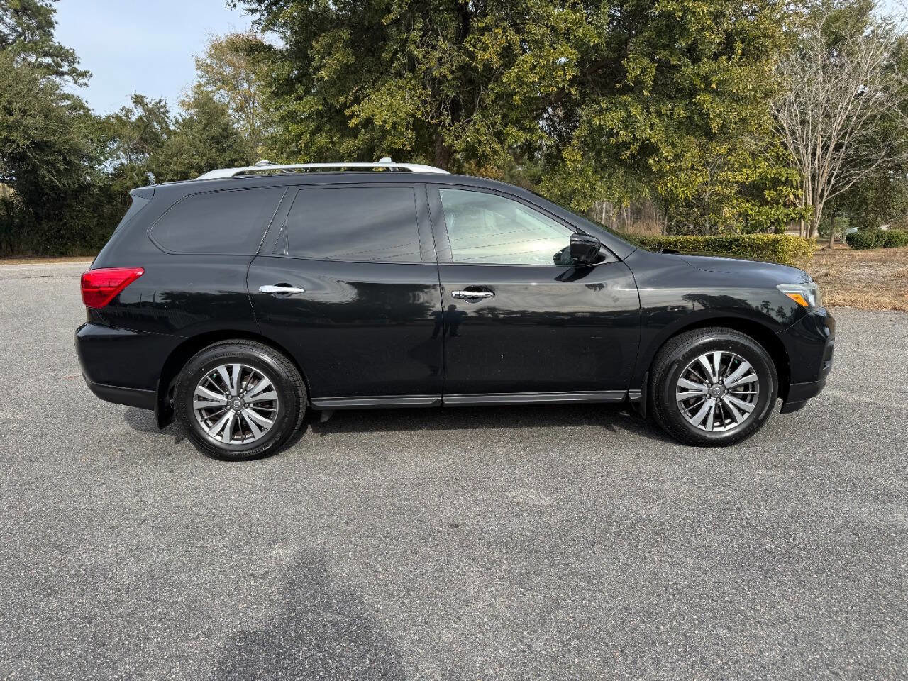 Used 2018 Nissan Pathfinder SL image 7