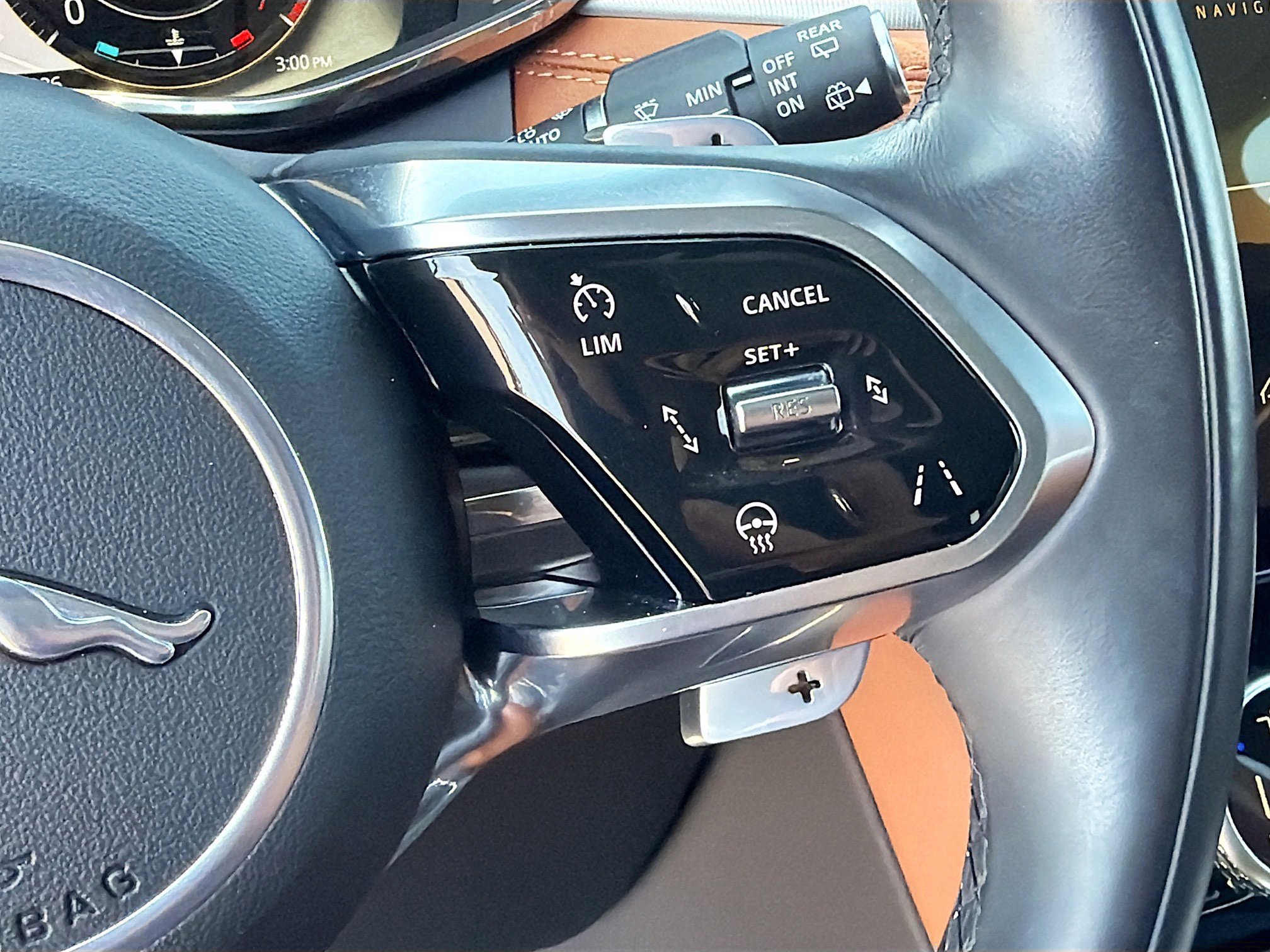 Used 2024 Jaguar F-PACE R-Dynamic S image 39