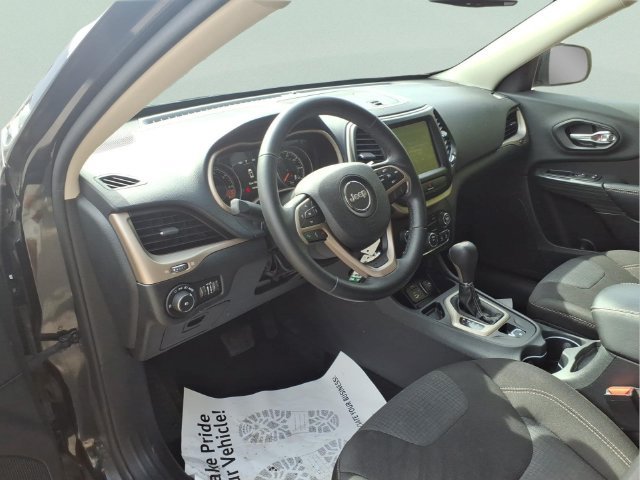Used 2015 Jeep Cherokee Latitude w/ Cold Weather Group FWD image 14