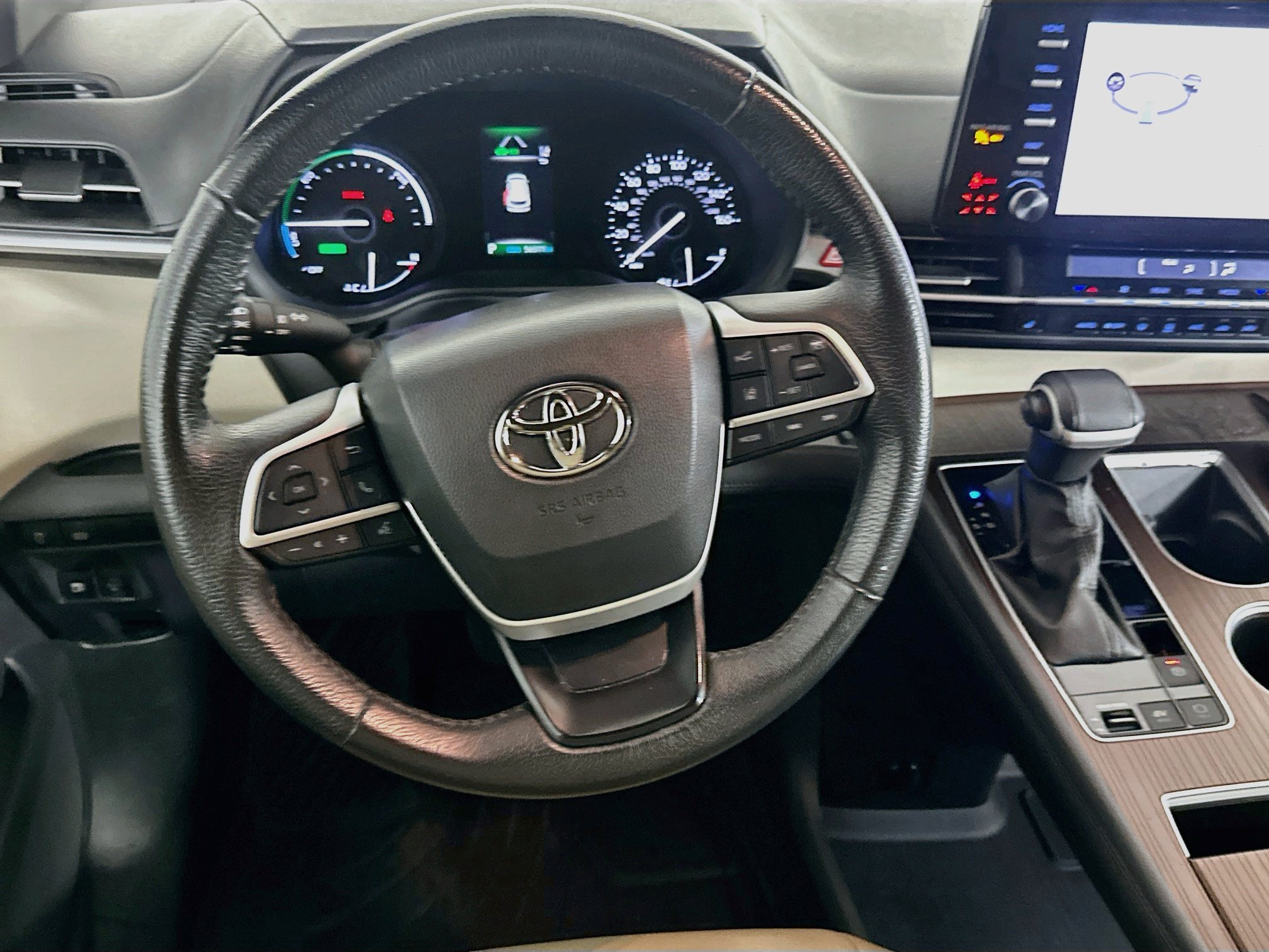 Used 2023 Toyota Sienna XLE FWD image 18