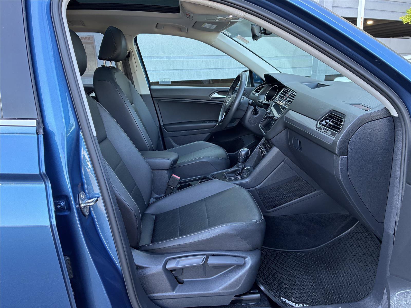 Used 2020 Volkswagen Tiguan SE FWD image 13