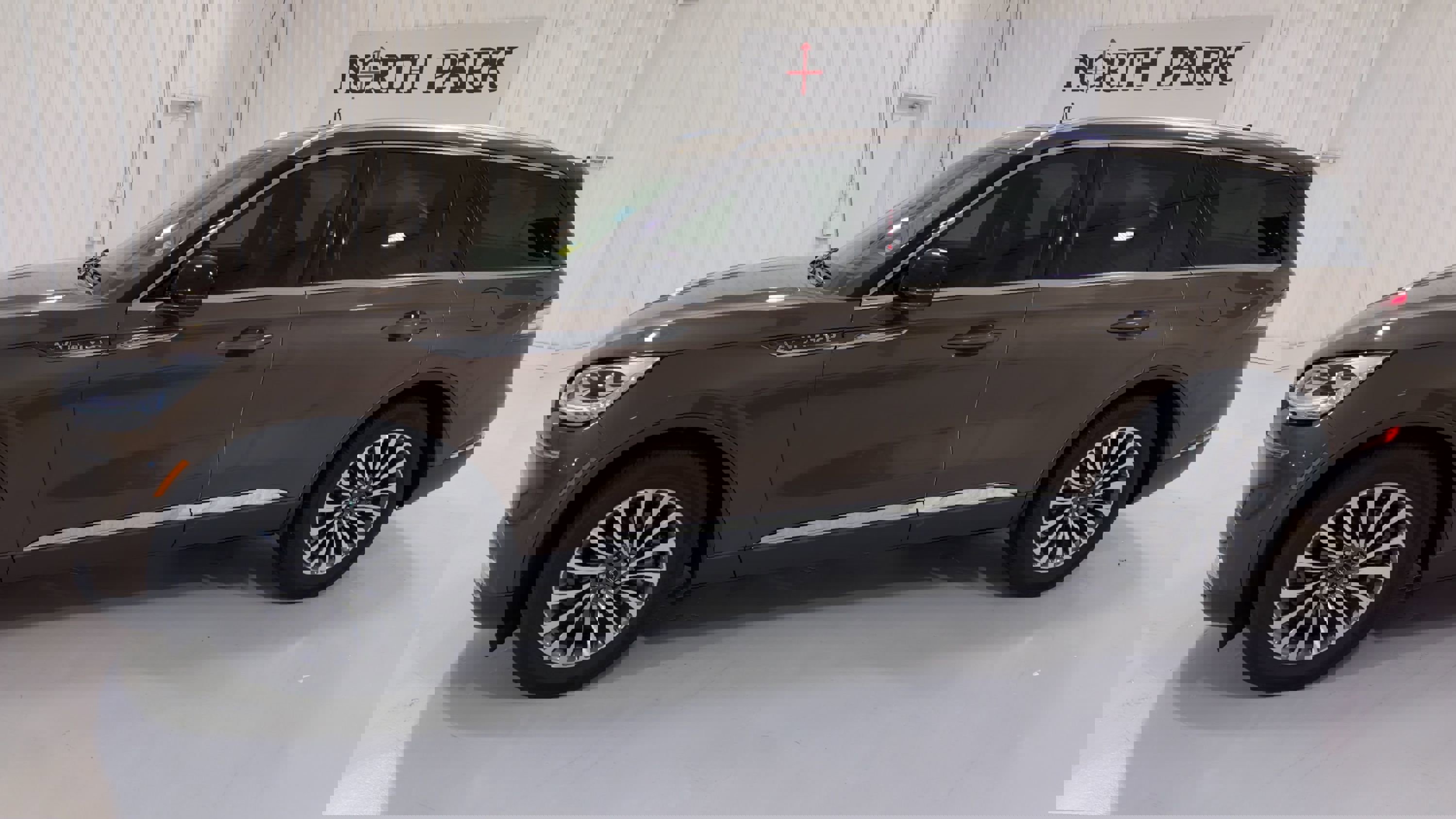 Used 2022 Lincoln Aviator Reserve w/ Equipment Group 201A image 6