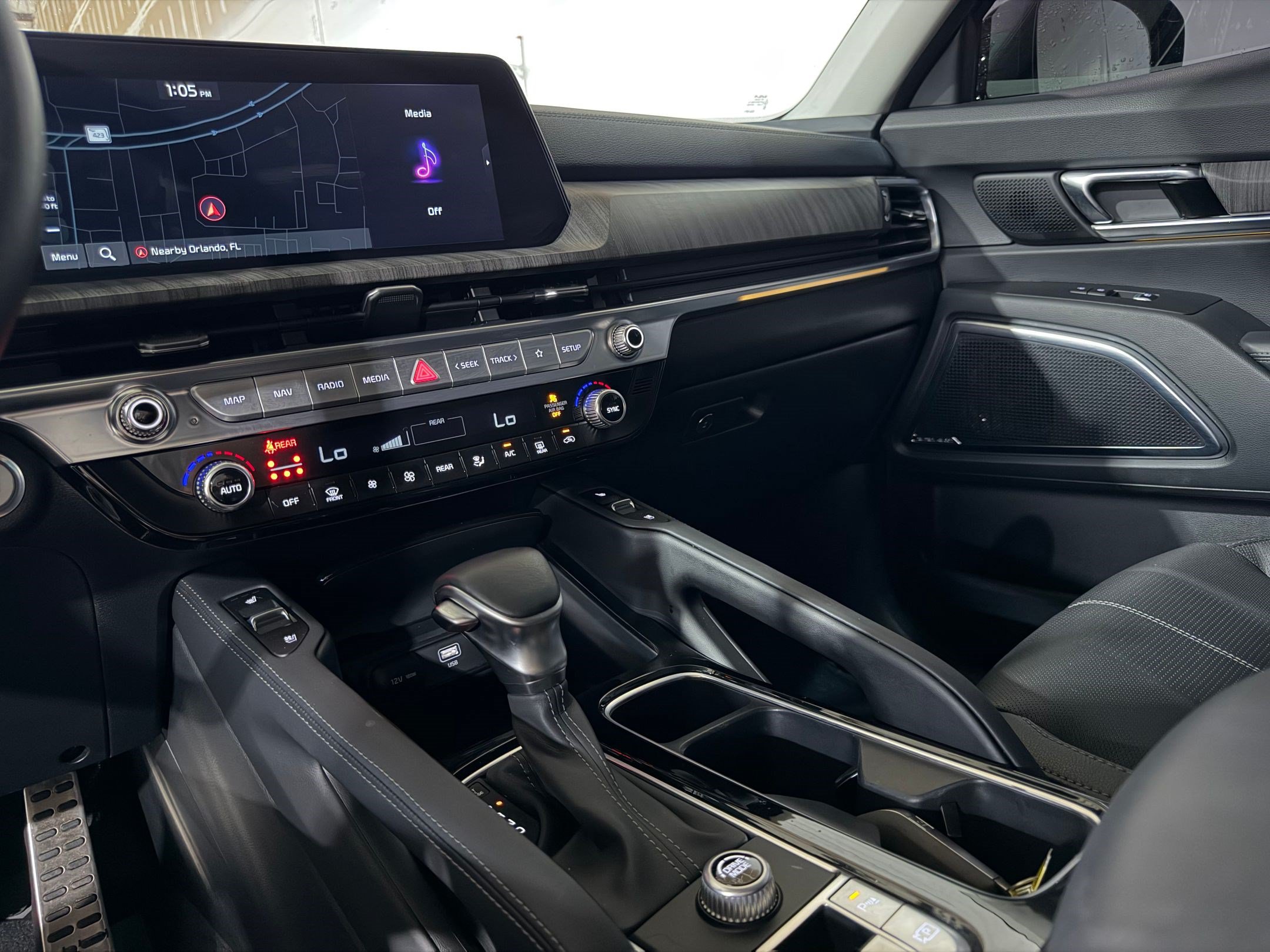 Used 2024 Kia Telluride SX w/ Towing Package FWD image 38