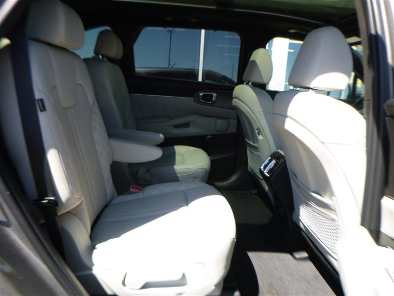 Used 2025 Kia Sorento SX Prestige AWD/4WD image 9