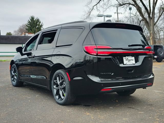 New 2026 Chrysler Pacifica Select w/ S Appearance Package FWD image 4
