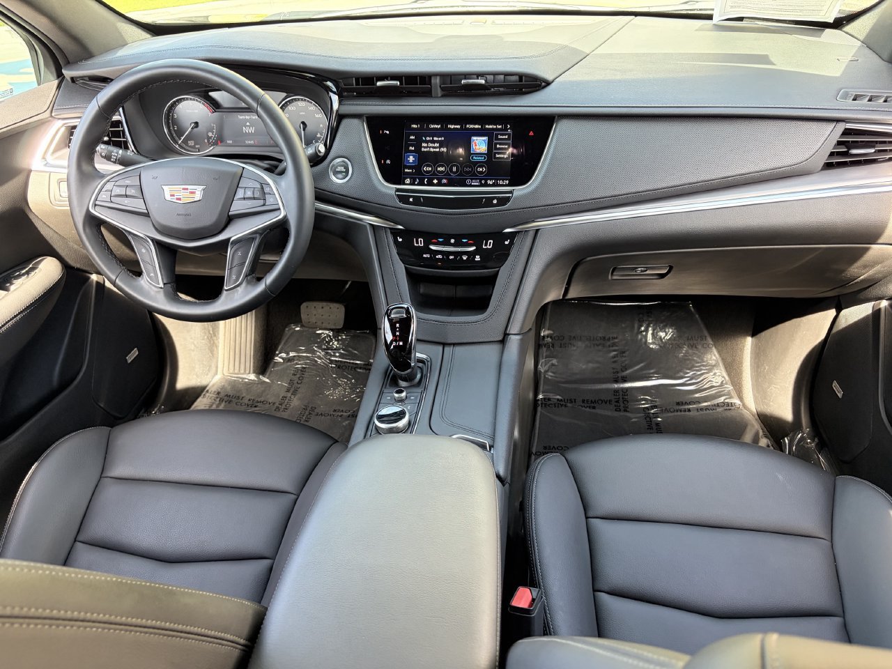 Certified 2024 Cadillac XT5 Luxury w/ LPO, Floor Liner Package FWD image 17