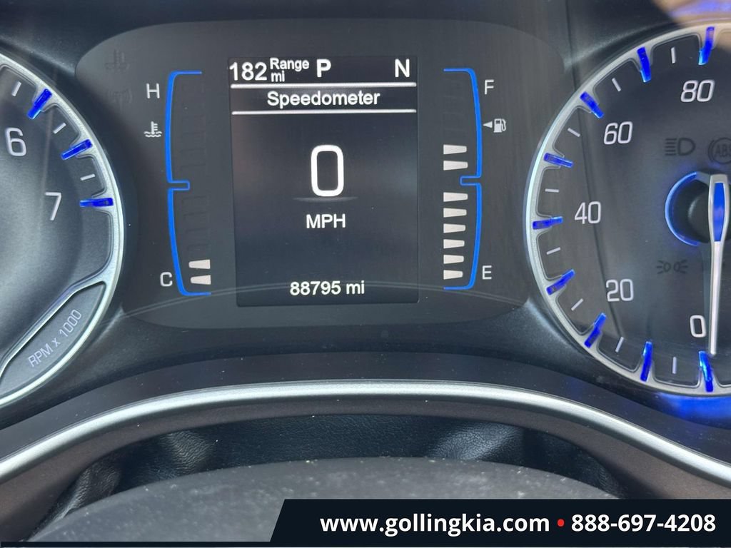 Used 2017 Chrysler Pacifica Touring-L w/ Tire & Wheel Group FWD image 20