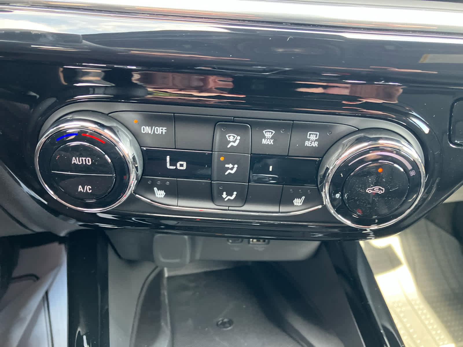 New 2026 Chevrolet Trax RS w/ Sunroof Package image 25