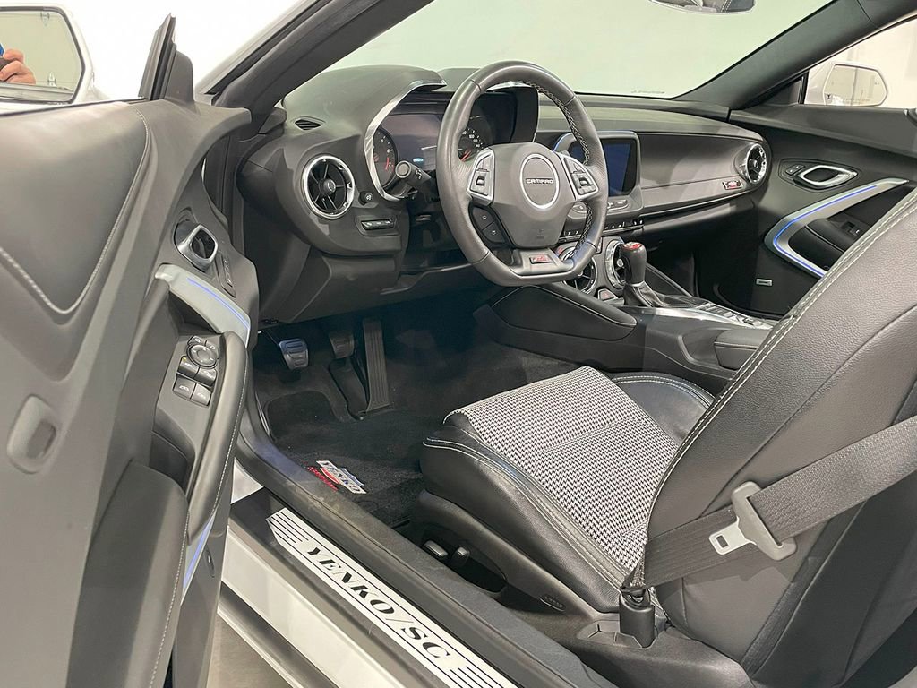 Used 2018 Chevrolet Camaro SS RWD image 46