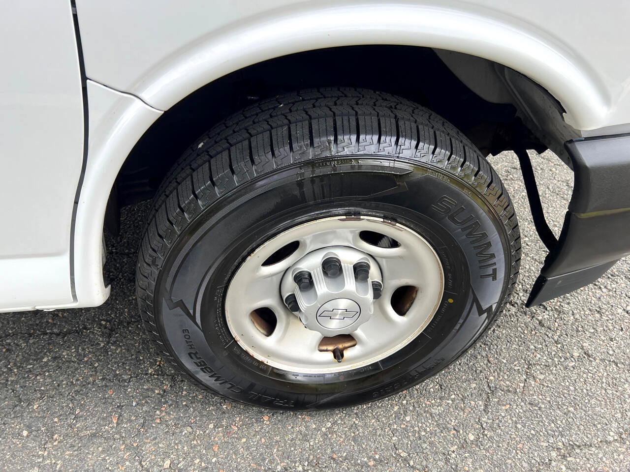 Used 2018 Chevrolet Express 2500 image 25