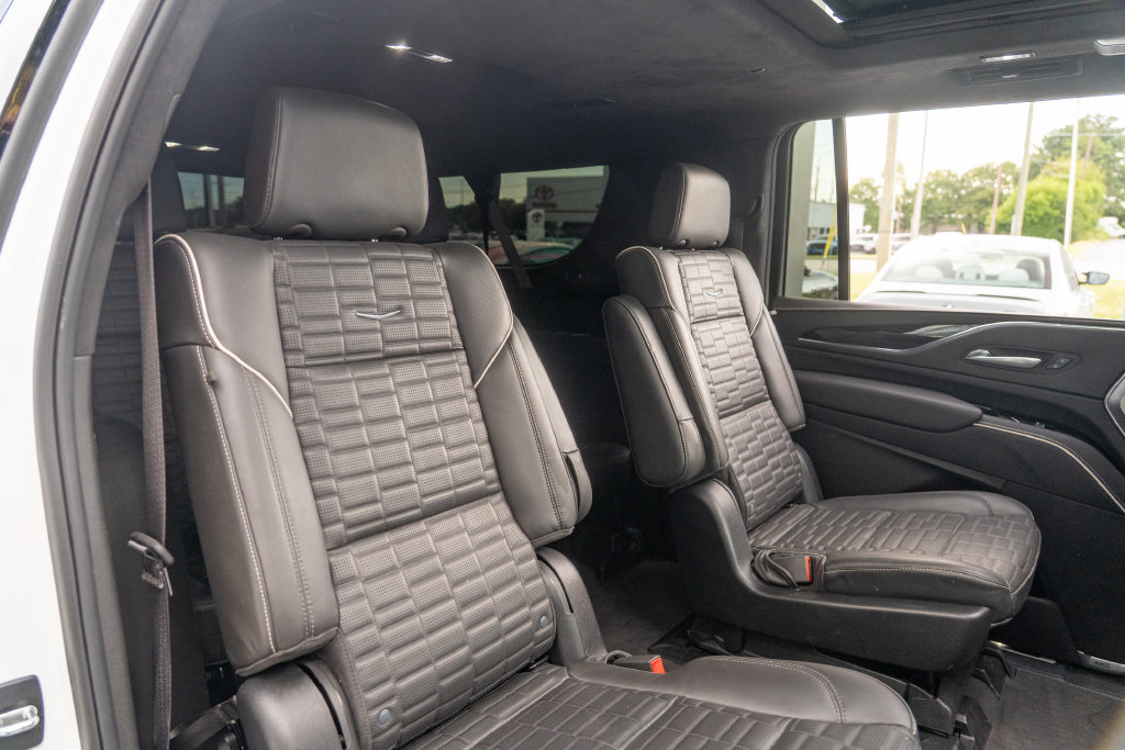 Used 2024 Cadillac Escalade ESV V w/ LPO, ONYX Package AWD/4WD image 18